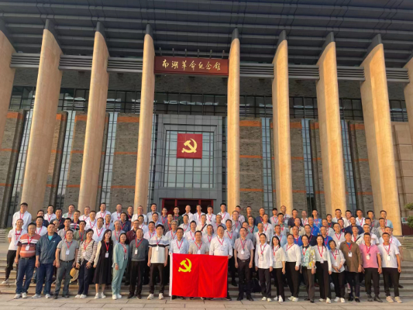 某國(guó)企基層黨員順利完成“深學(xué)篤行譜新篇”黨性錘煉培訓(xùn)班的學(xué)習(xí)任務(wù)！